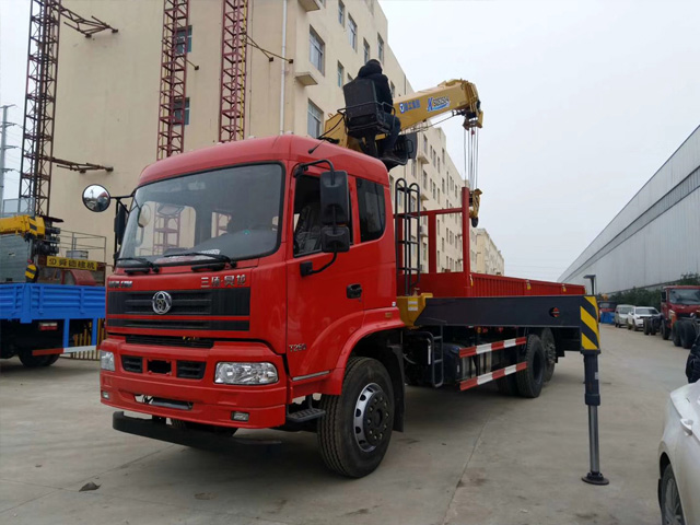 徐工吊機10噸三環(huán)后提升橋隨車吊