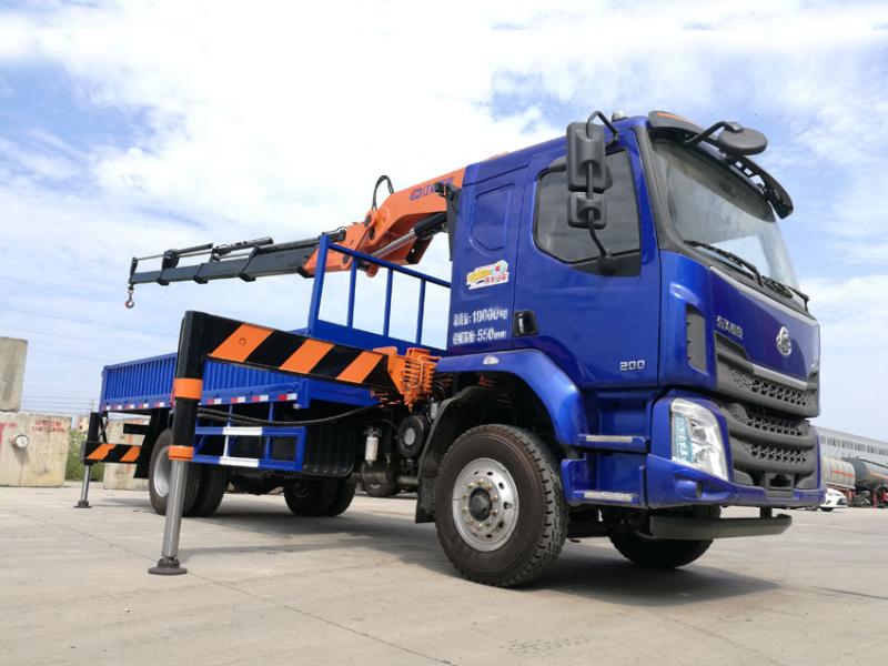 SQ240ZB4柳汽乘龍折臂隨車吊