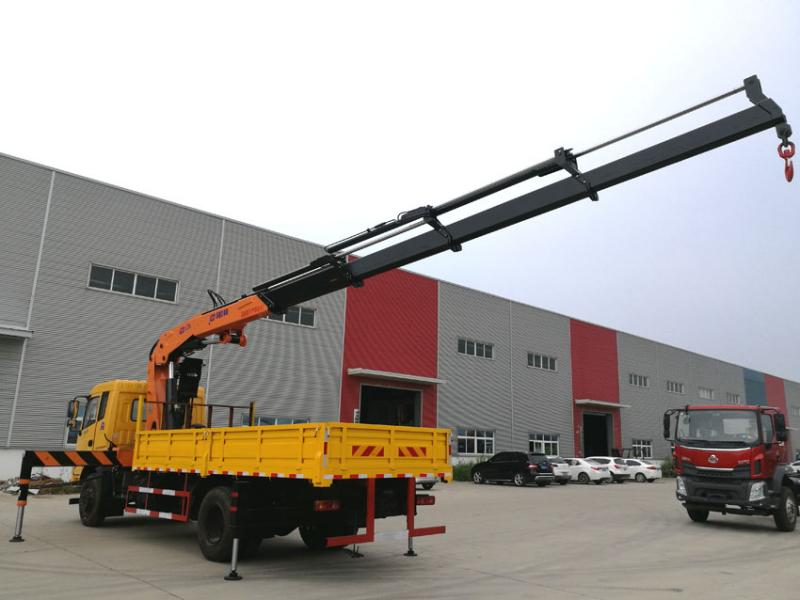 SQ240ZB4東風御虎折臂隨車吊