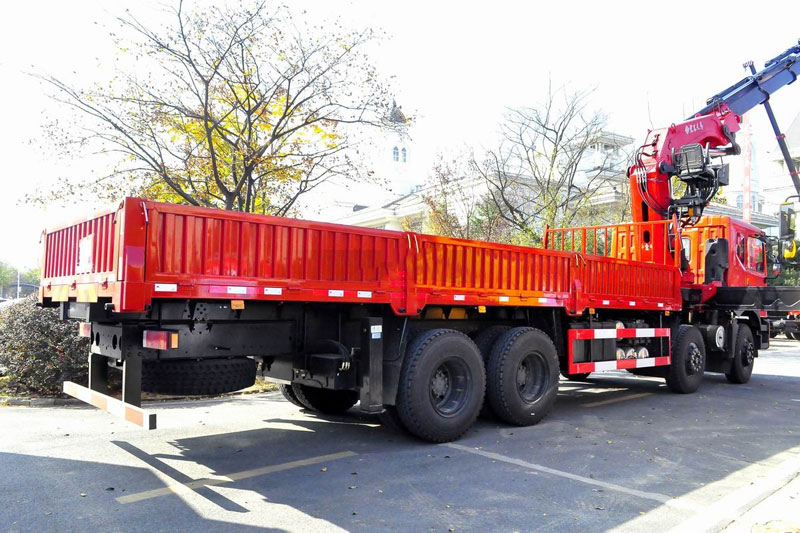 程力25噸東風天龍隨車吊圖片展示4 程力25噸東風天龍隨車吊圖片展示4
