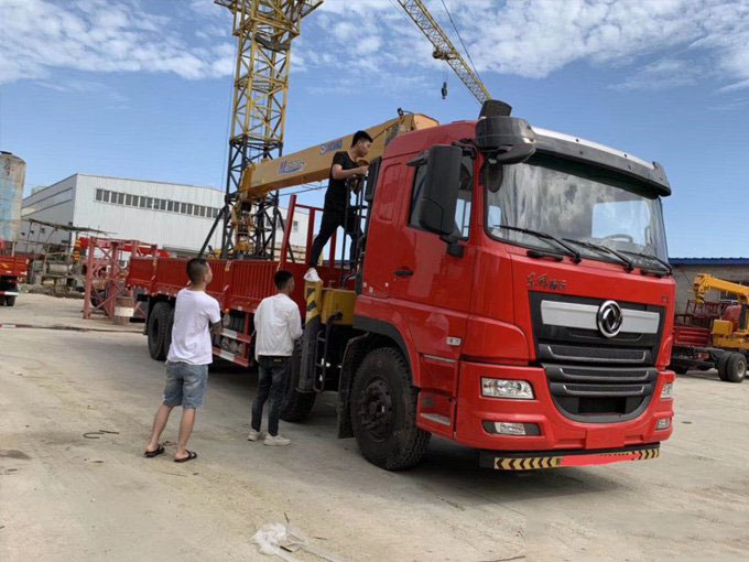 徐工14噸雙聯(lián)泵東風(fēng)暢行D7L隨車吊圖片展示3 徐工14噸雙聯(lián)泵東風(fēng)暢行D7L隨車吊圖片展示3