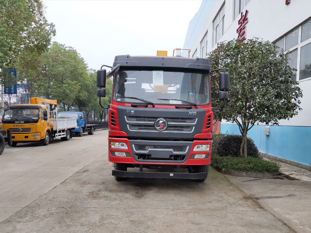 陜汽軒德X6后八輪黃牌程力12噸隨車吊圖片展示2 陜汽軒德X6后八輪黃牌程力12噸隨車吊圖片展示2