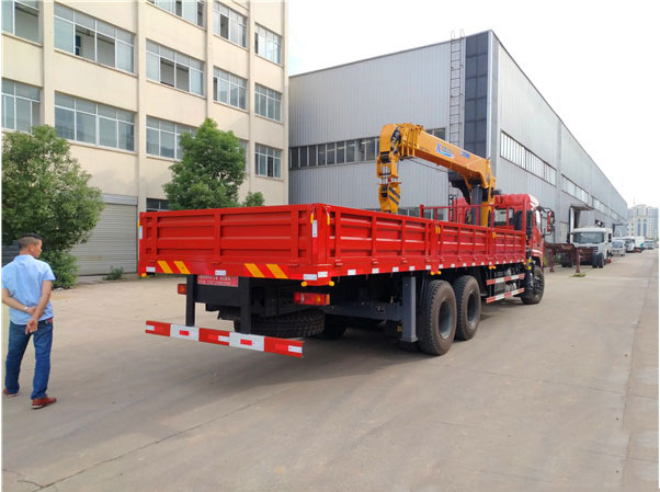 徐工吊機12噸東風(fēng)專底D3隨車吊圖片展示3 徐工吊機12噸東風(fēng)專底D3隨車吊圖片展示3