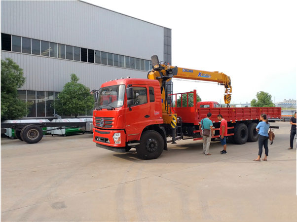 徐工吊機12噸東風(fēng)專底D3隨車吊圖片展示5 徐工吊機12噸東風(fēng)專底D3隨車吊圖片展示5