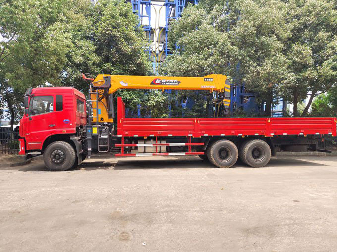 程力吊機12噸東風后八輪D3L隨車吊圖片展示6 程力吊機12噸東風后八輪D3L隨車吊圖片展示6