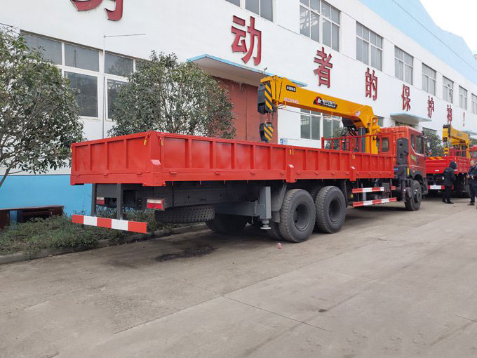 程力吊機12噸東風特商T702隨車吊圖片展示5 程力吊機12噸東風特商T702隨車吊圖片展示5