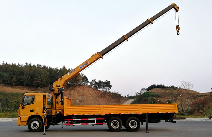 徐工吊機12噸徐工漢風G5一體化前四后四隨車吊圖片展示5 徐工吊機12噸徐工漢風G5一體化前四后四隨車吊圖片展示5