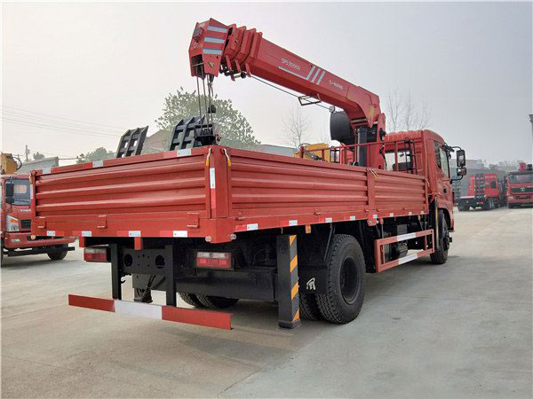 三一10噸東風(fēng)隨車(chē)吊