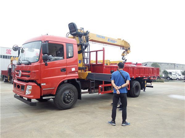 徐工8噸特商東風隨車吊（東風8噸隨車起重運輸車）