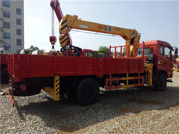 石煤8噸東風(fēng)隨車(chē)吊(東風(fēng) -- 御虎8噸隨車(chē)起重運(yùn)輸車(chē))圖片展示4 石煤8噸東風(fēng)隨車(chē)吊(東風(fēng) -- 御虎8噸隨車(chē)起重運(yùn)輸車(chē))圖片展示4