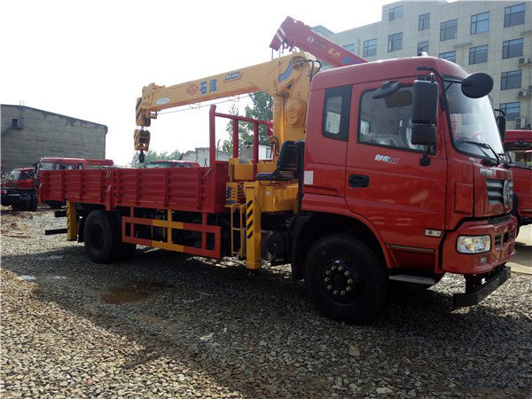 石煤8噸東風(fēng)隨車(chē)吊(東風(fēng) -- 御虎8噸隨車(chē)起重運(yùn)輸車(chē))