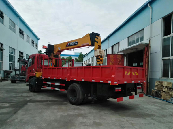 程力吊機8噸東風隨車吊圖片展示3 程力吊機8噸東風隨車吊圖片展示3