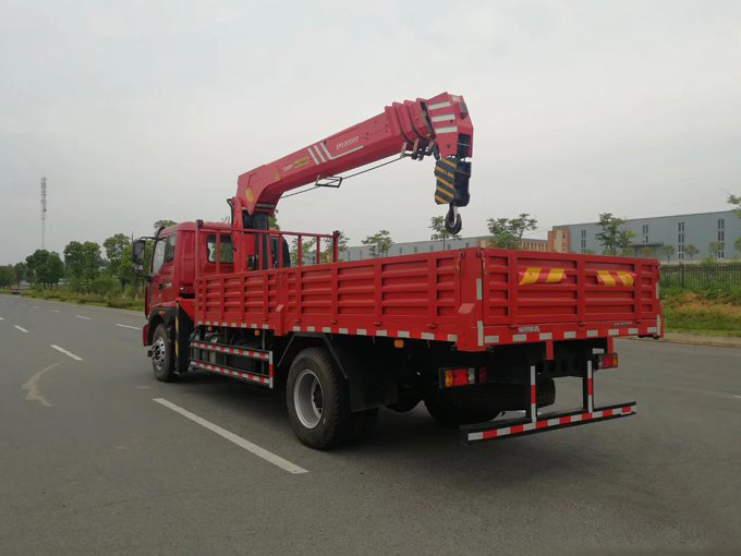 三一吊機(jī)8噸福田瑞沃隨車吊圖片展示4 三一吊機(jī)8噸福田瑞沃隨車吊圖片展示4