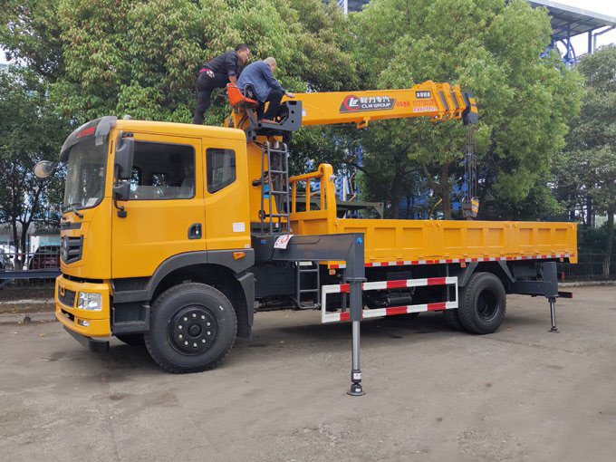 程力吊機8噸東風T702隨車吊圖片展示2 程力吊機8噸東風T702隨車吊圖片展示2