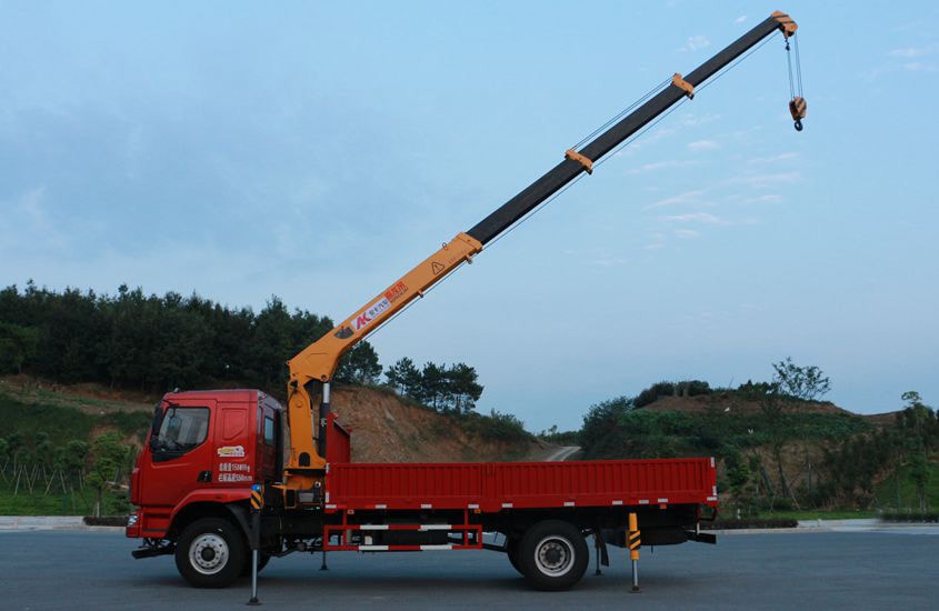 單橋6.3噸東風(fēng)柳汽隨車吊圖片展示3