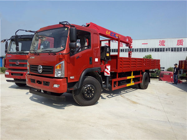 長興6.3噸東風隨車吊