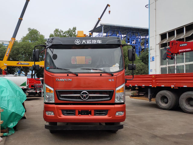 程力吊機6.3噸大運運途隨車吊圖片展示2 程力吊機6.3噸大運運途隨車吊圖片展示2