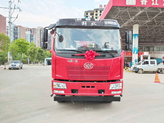 程力吊機6.3噸解放J6隨車吊