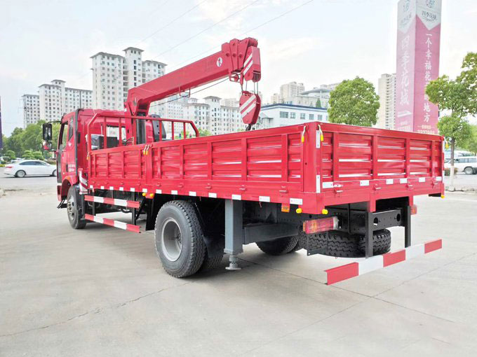 程力吊機6.3噸解放J6隨車吊圖片展示2 程力吊機6.3噸解放J6隨車吊圖片展示2