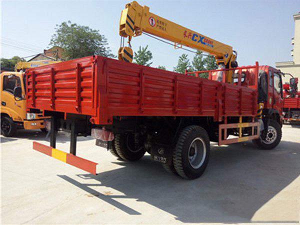 大運5噸隨車起重運輸車