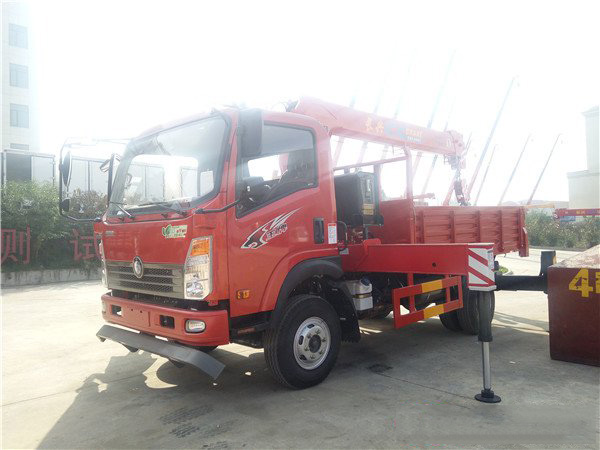 藍牌長興5噸重汽王牌隨車吊