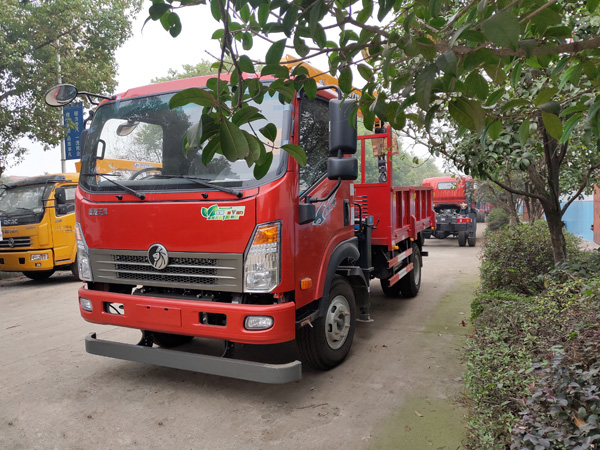 藍牌程力5噸重汽王牌隨車吊