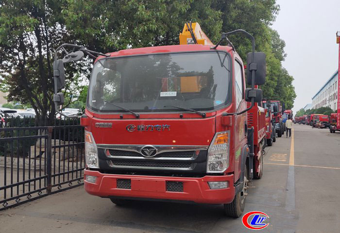 程力吊機(jī)5噸重汽豪曼隨車吊圖片展示2 程力吊機(jī)5噸重汽豪曼隨車吊圖片展示2