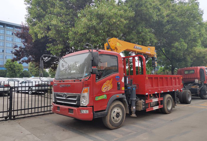 程力吊機(jī)5噸重汽豪曼隨車吊圖片展示3 程力吊機(jī)5噸重汽豪曼隨車吊圖片展示3