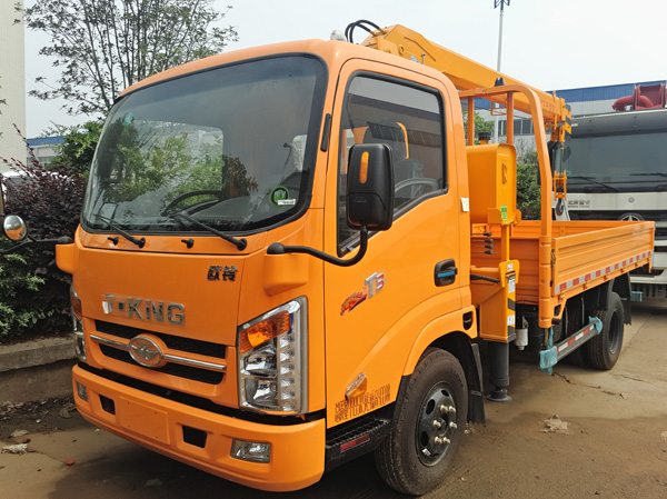 藍(lán)牌騰宇3.2噸唐駿隨車吊（唐駿3.2噸隨車起重運(yùn)輸車）