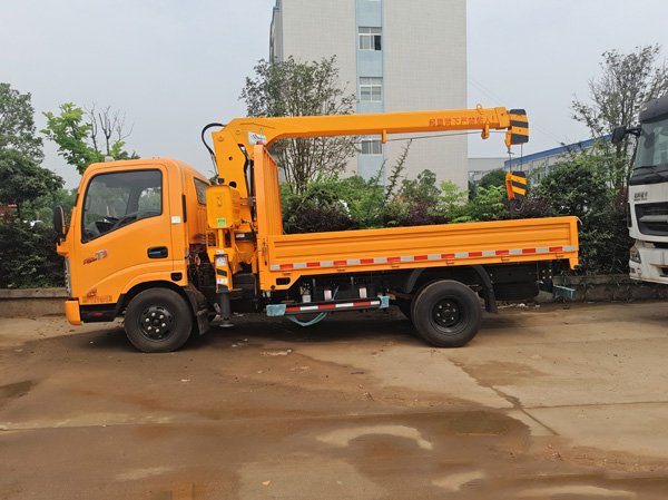 藍牌騰宇3.2噸唐駿隨車吊(唐駿3.2噸隨車起重運輸車)