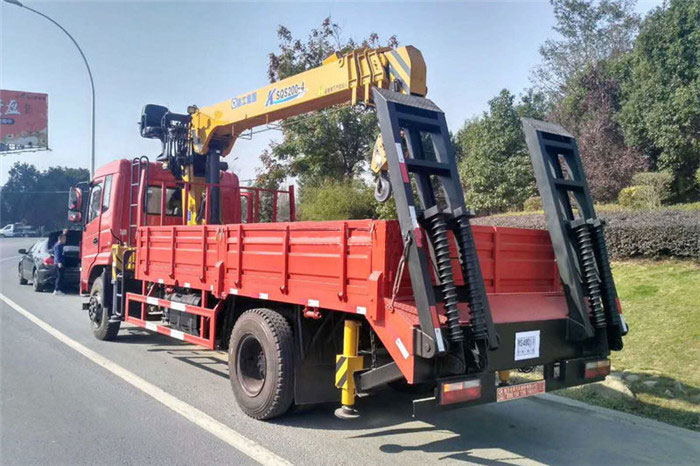 東風專底6×2徐工8噸隨車吊帶爬梯圖片圖片展示3 東風專底6×2徐工8噸隨車吊帶爬梯圖片圖片展示3