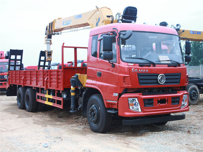 南京陸總訂購(gòu)東風(fēng)專底后八輪徐工10噸隨車吊帶爬梯