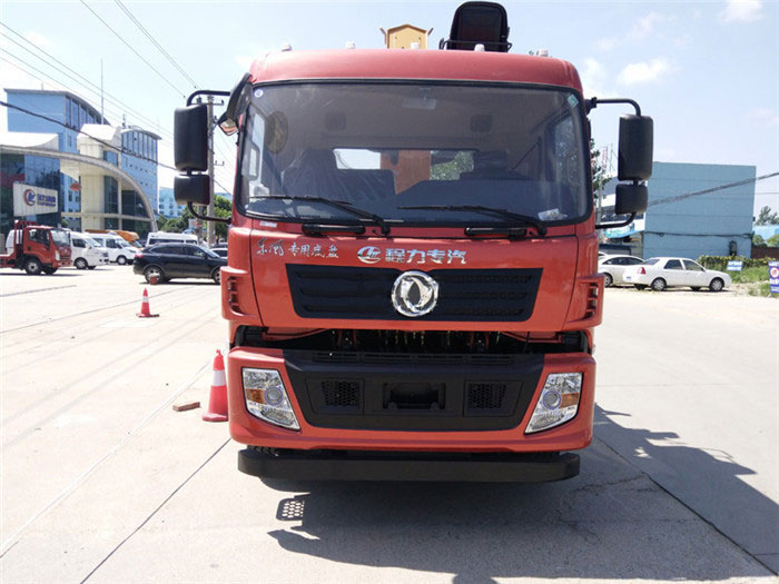 南京陸總訂購東風專底后八輪徐工10噸隨車吊帶爬梯