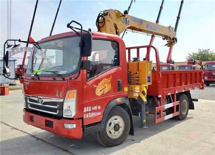 藍(lán)牌隨車吊底盤哪個(gè)品牌好？