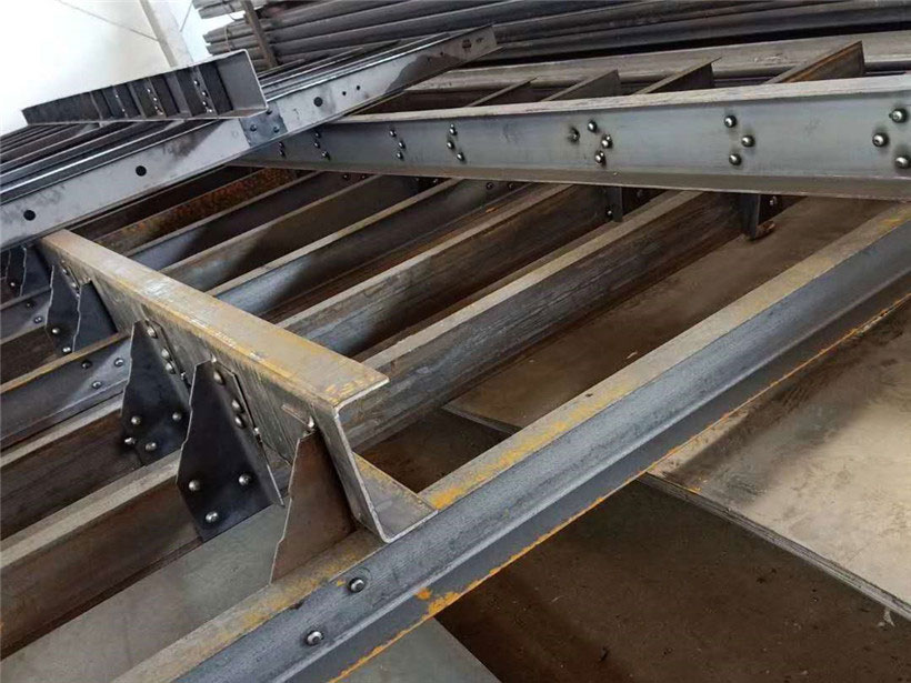 隨車吊冷鉚車廂,抗變形、抗開裂、結實耐用