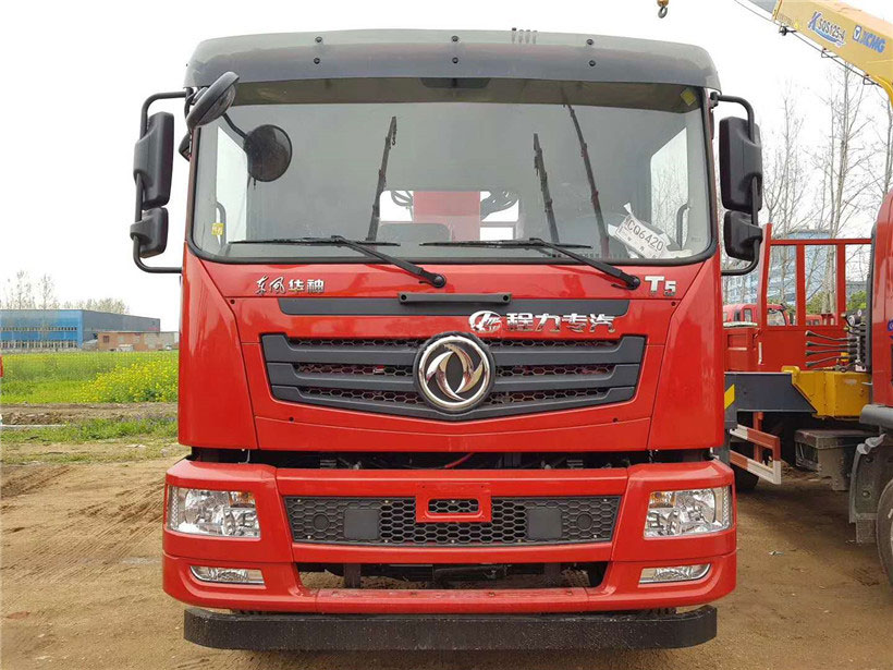 拉移動(dòng)活動(dòng)房用什么樣的隨車吊車?