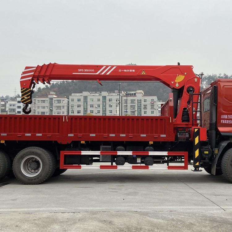 國六三一吊機12噸東風柳汽乘龍隨車吊圖片展示7 國六三一吊機12噸東風柳汽乘龍隨車吊圖片展示7