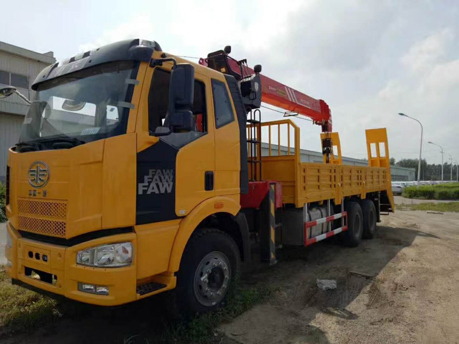 解放J6三一12噸隨車吊圖片展示1 解放J6三一12噸隨車吊圖片展示1