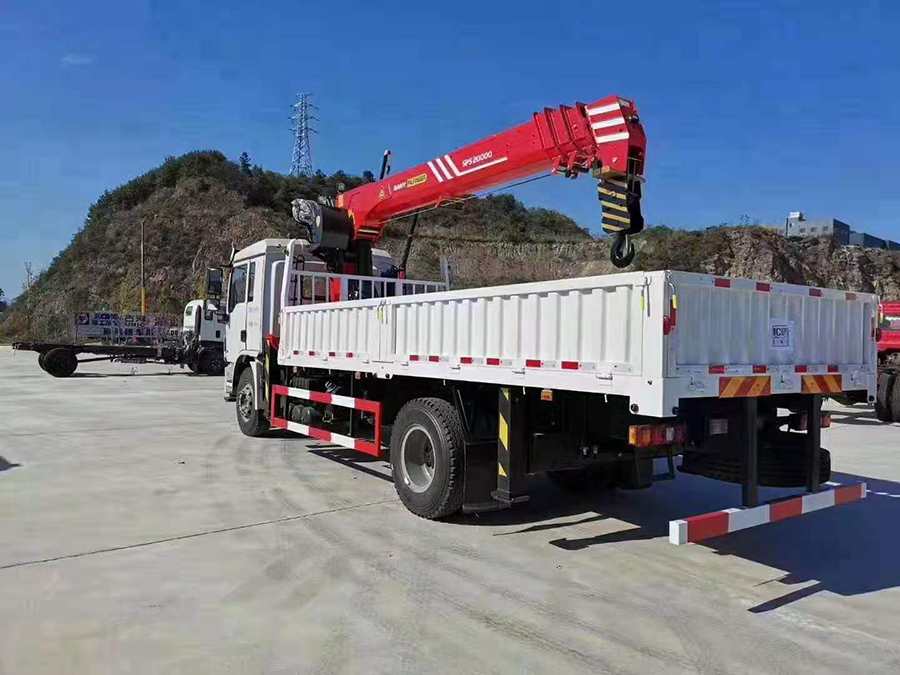 購車攻略：隨車吊的吊機該如何選擇？