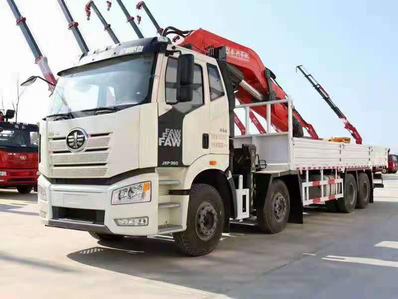 國(guó)六解放J6P隨車吊 長(zhǎng)興38噸7節(jié)折臂吊機(jī)