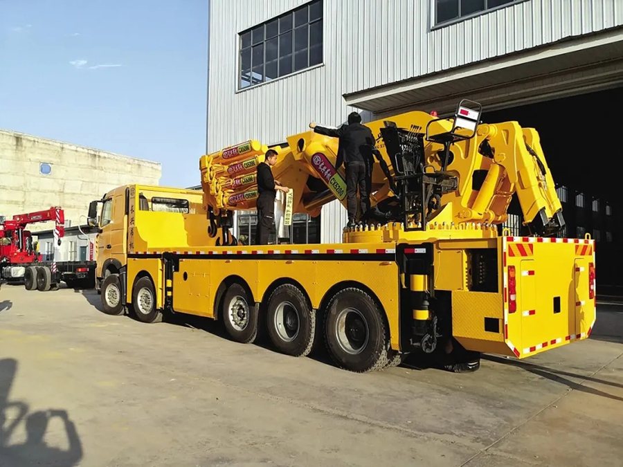 “神百”專注隨車吊研發 隨車吊中巨無霸