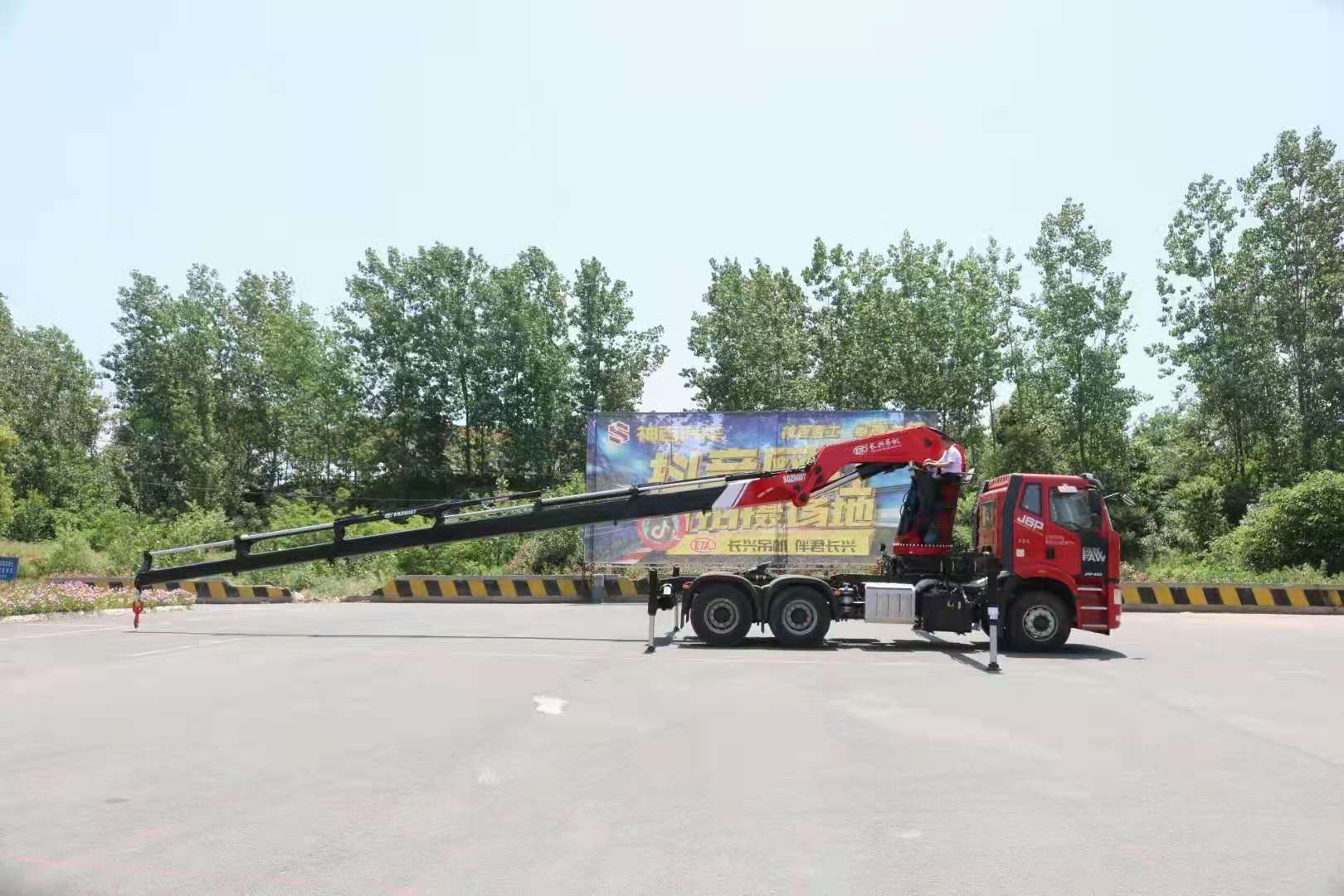 解放30噸折臂隨車吊圖片展示6