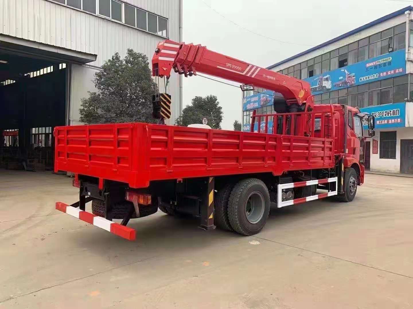 解放J6三一8噸隨車吊