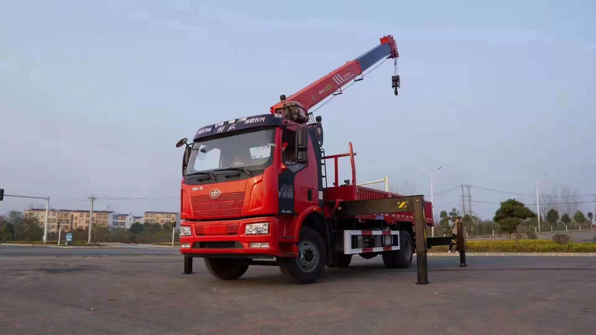 解放J6單橋三一8噸隨車吊圖片展示4 解放J6單橋三一8噸隨車吊圖片展示4