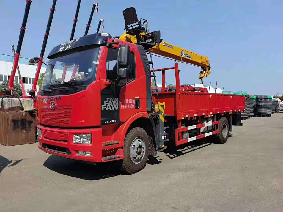 解放J6單橋8噸徐工隨車吊 圖片展示5 解放J6單橋8噸徐工隨車吊 圖片展示5