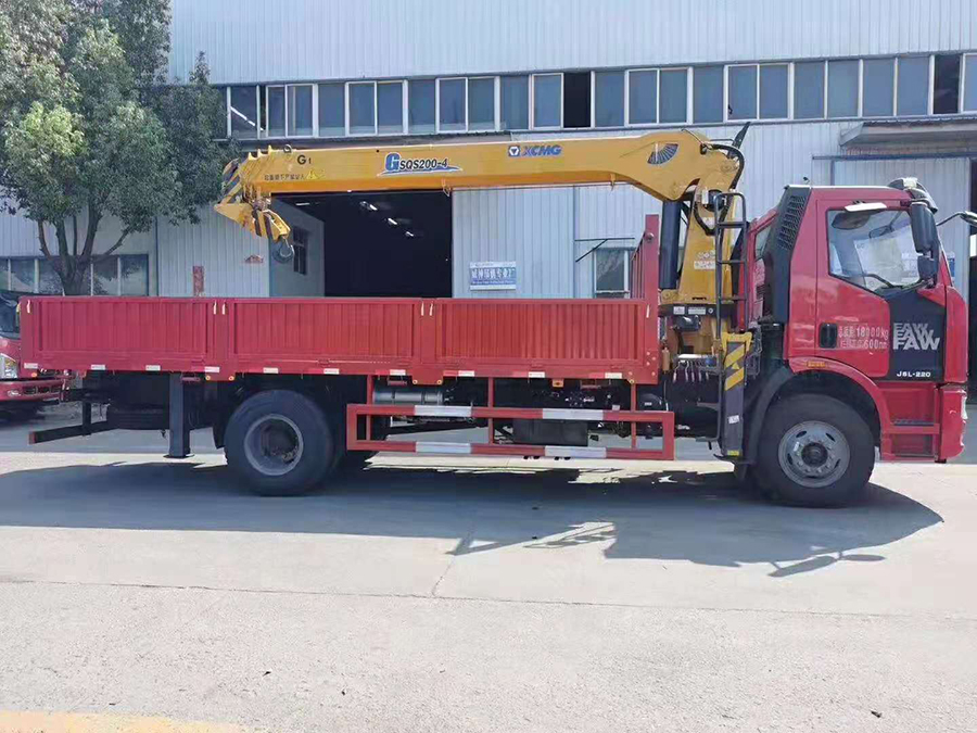 解放J6單橋8噸徐工隨車吊 圖片展示2 解放J6單橋8噸徐工隨車吊 圖片展示2