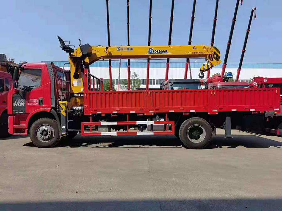 解放J6單橋8噸徐工隨車吊 圖片展示3 解放J6單橋8噸徐工隨車吊 圖片展示3