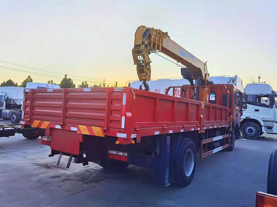 東風(fēng)多利卡徐工8噸隨車吊多少錢