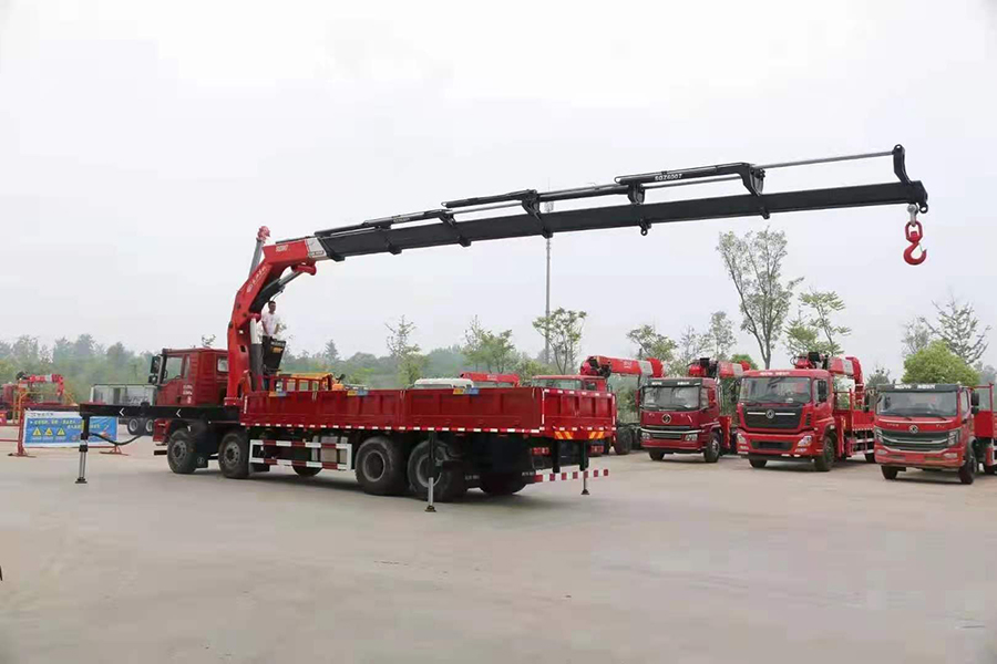 陜汽德龍25噸長興折臂隨車吊