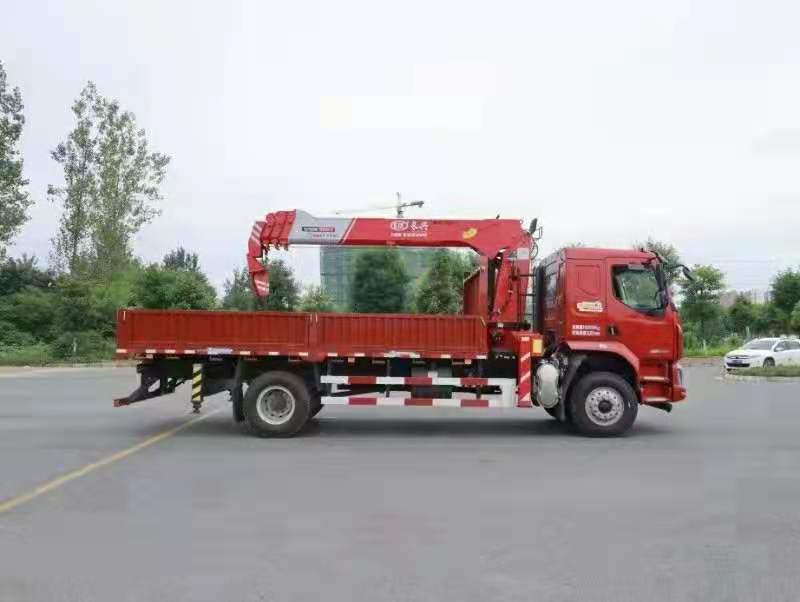 桂林隨車吊在哪里買 隨車吊網點地址